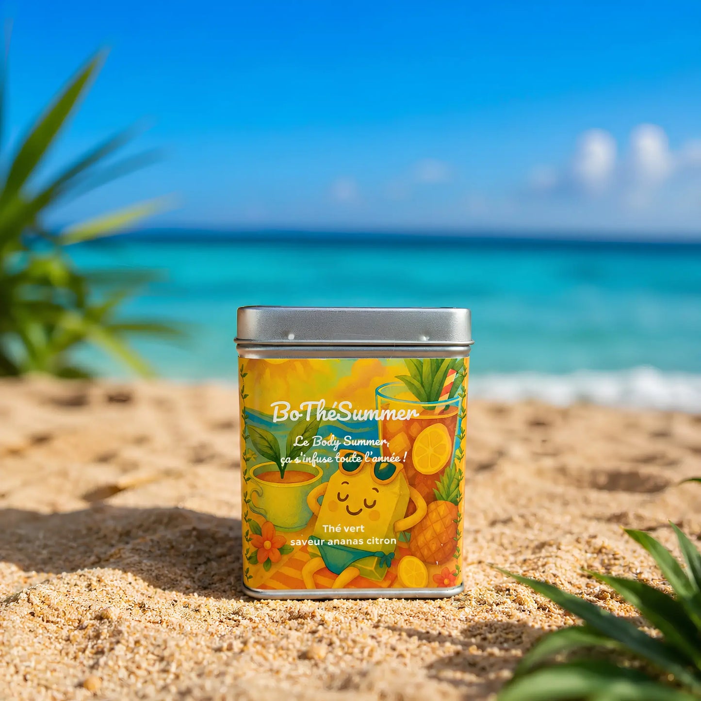 Boîte à thé design jaune et bleue "Bo The Summer" avec illustrations d'ananas et de citrons, idéale pour offrir.