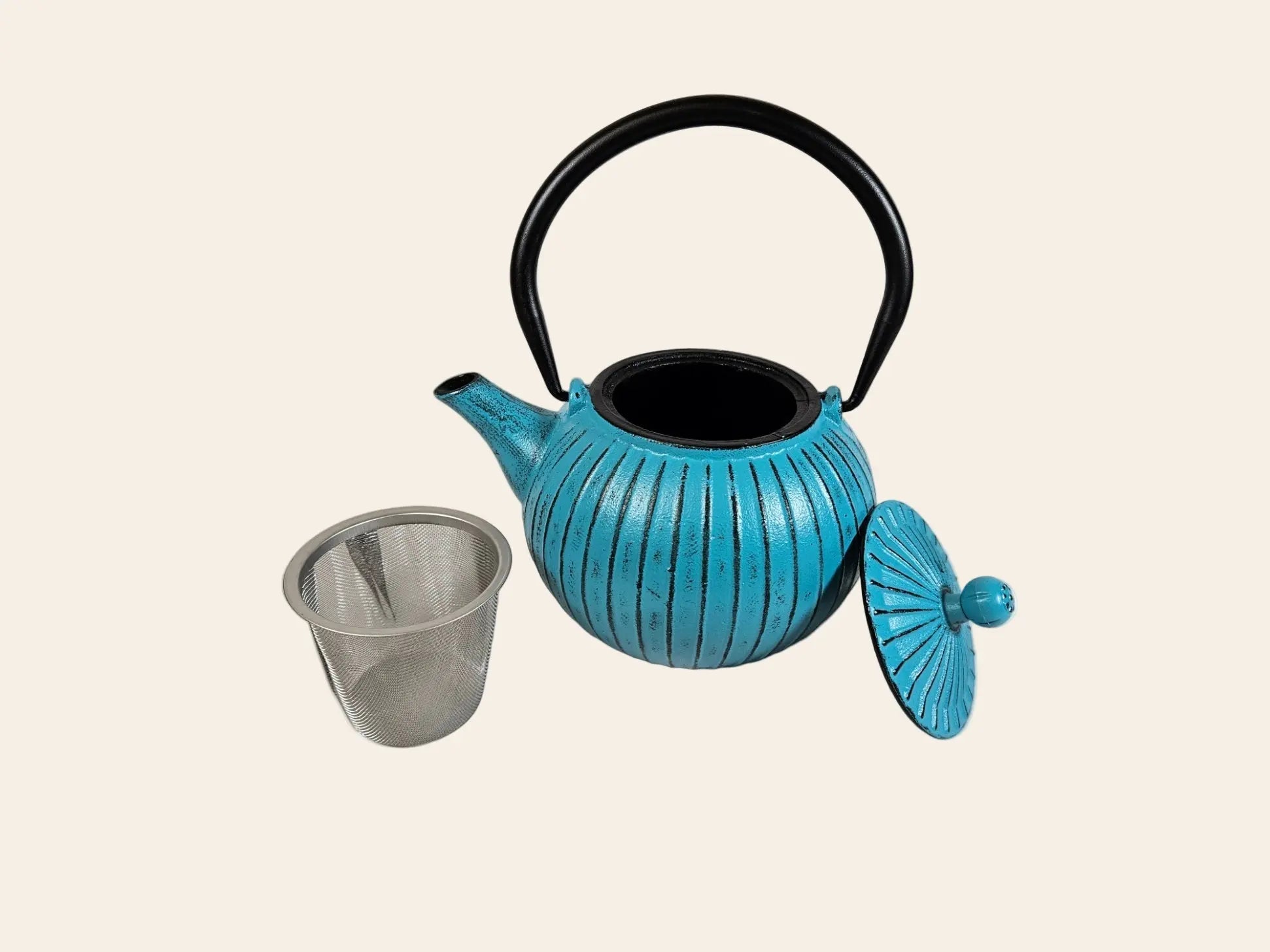 Théière en fonte 800 ml couleur bleu turquoise, présentée avec son filtre métallique 304