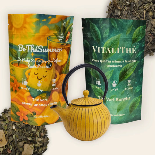 Coffret cadeau thé La Bibliothéière comprenant une théière en fonte jaune, le thé vert Sencha Vitalithé et le mélange fruité BoThéSummer saveur ananas citron.